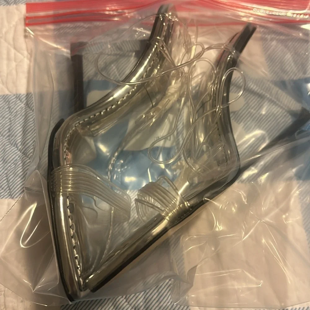 GOOD AMERICAN WOMEN’S CINDER-F*CKING-RELLA WEDGE in SILVER
